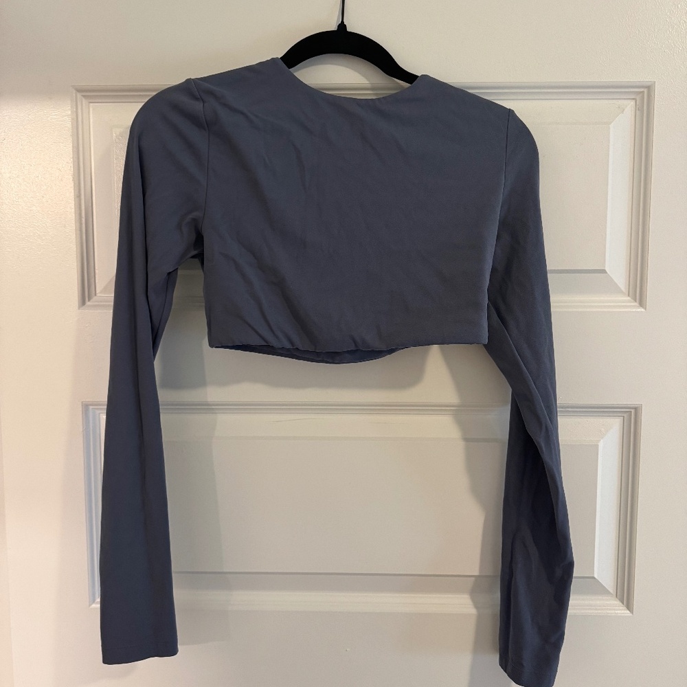 ONER ACTIVE SOFTMOTION™ LONG SLEEVE CROP TOP WITH WHITE LOGO M